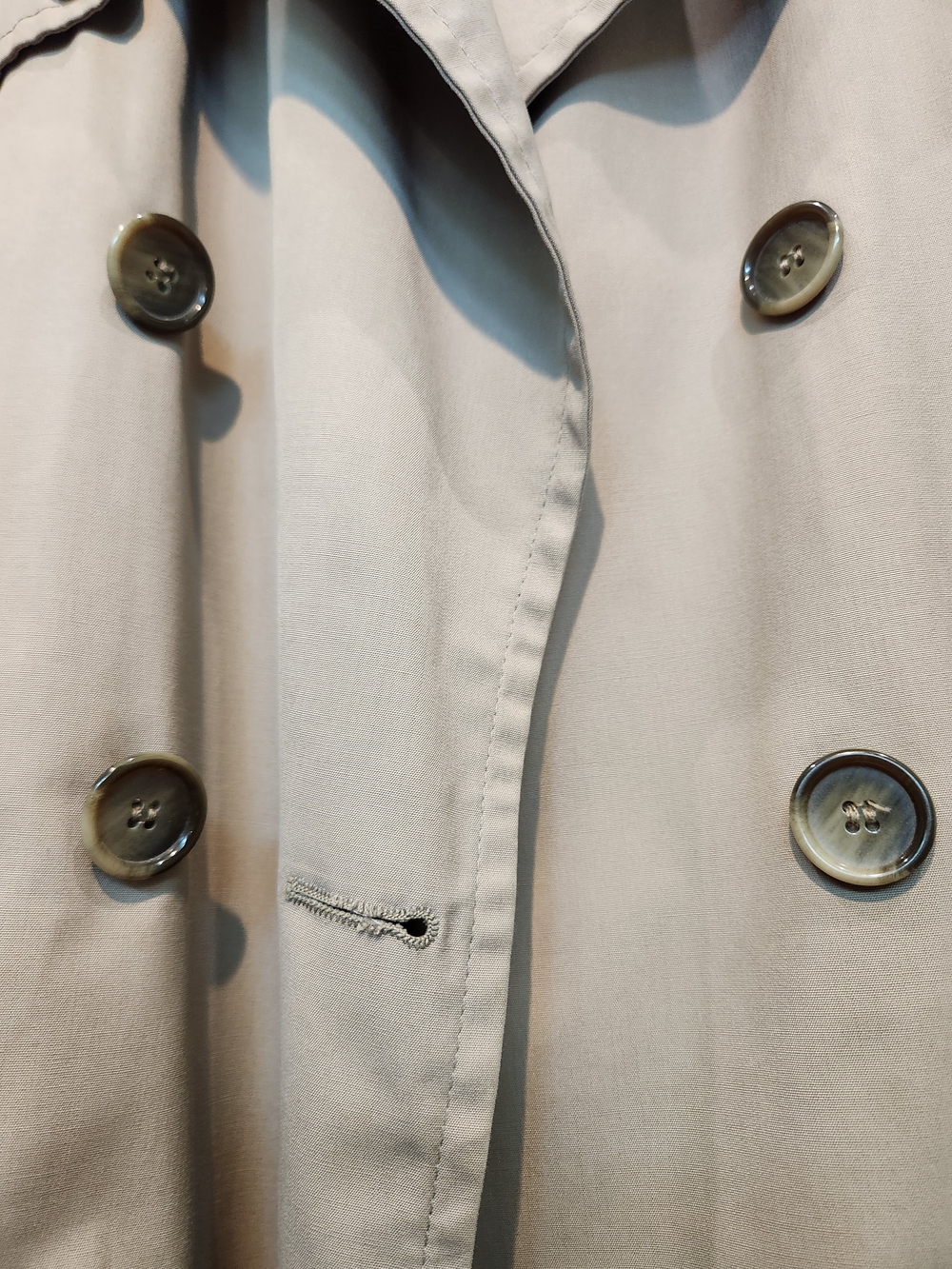 Vintage London Fog Classic Beige Trenchcoat with Removable Thinsulate Lining - Picture 12 of 13